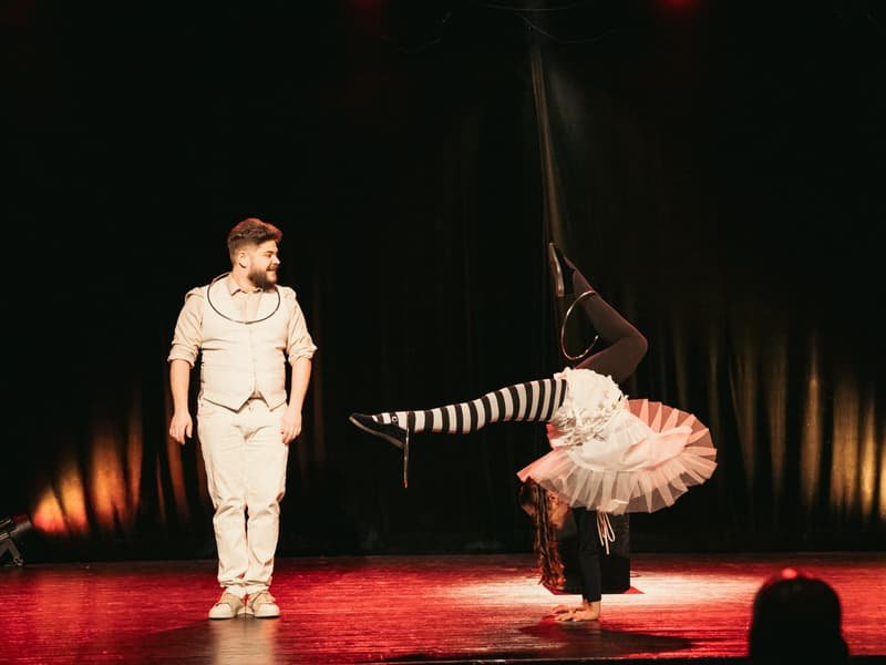 Acrobatie et magie